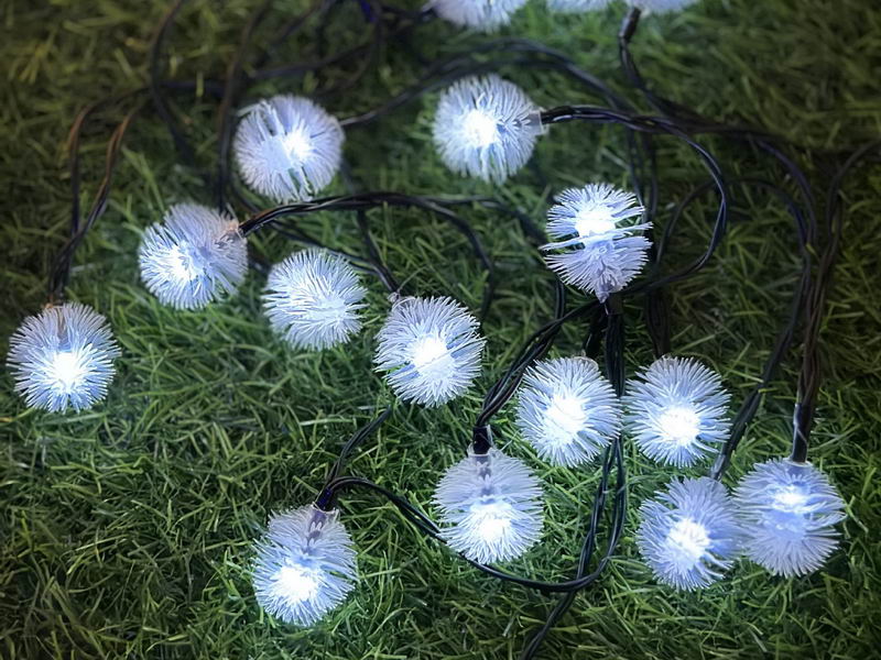 Solar garden string lights with snowball (white)